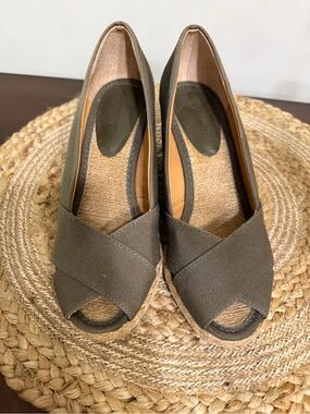 Adrienne Vittadini Bailee Espadrille Peep Toe Wedge- Olive Green